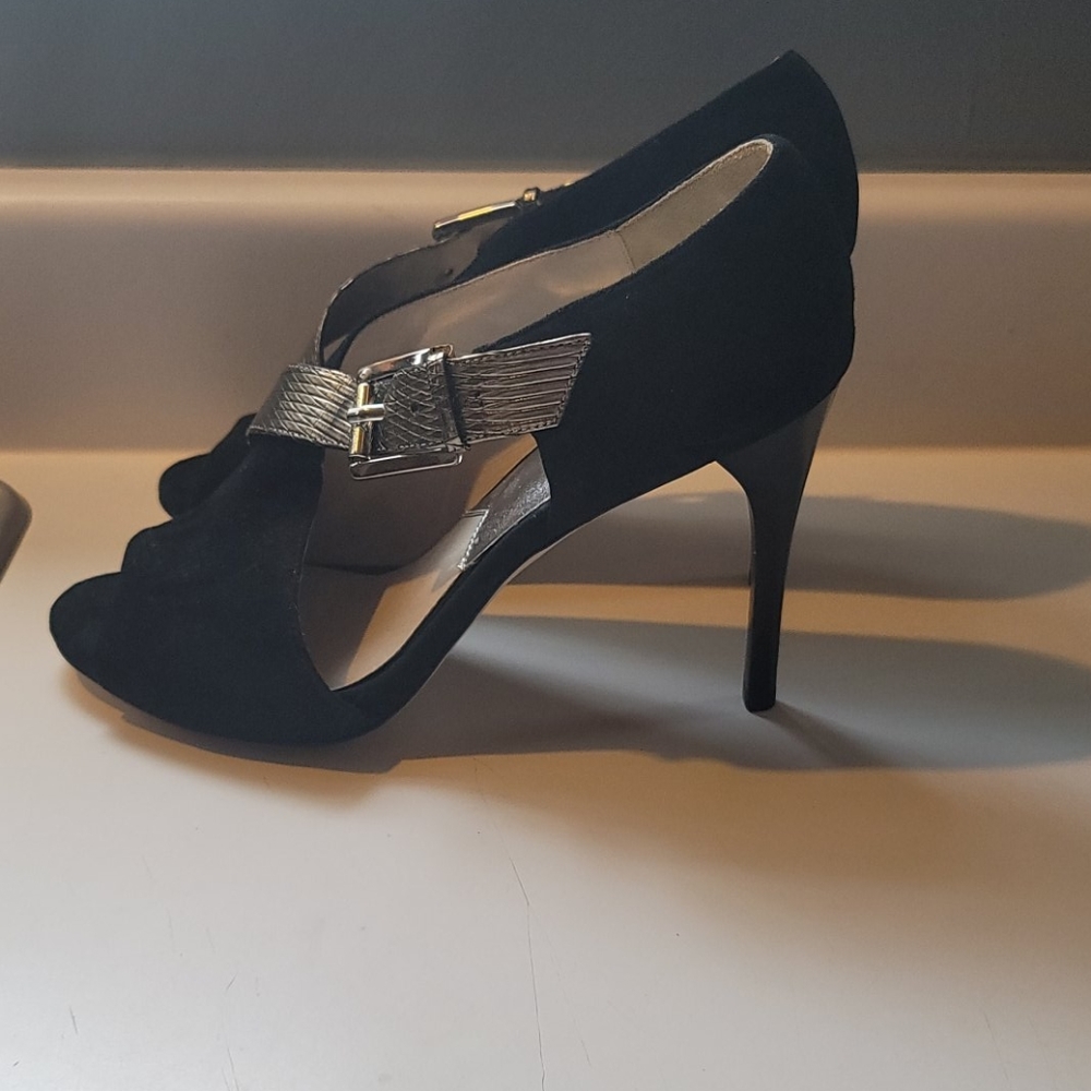 Shoes - Picture 3 of 6